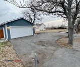 480ft2 - Private Garage & ~8,000 sf Yard for Rent