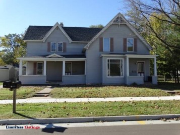 2br - 886ft2 - Downstairs 2-Bedroom Duplex (Includes Most Utilities) Avail Early July (2312 Fifth Street, Eau Claire)