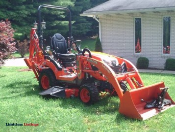 Kubota Backhoes low Hrs , like new - (DAWSON PA. 15428)