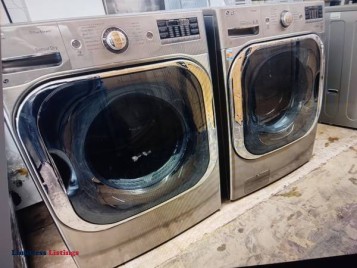 LG washer and dryer square door front load 27'