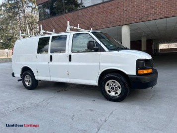 2016 GMC Savana 2500 series cargo van