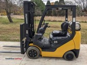 Forklift 5000 pound capacity forklift Towmotor - (Painesville)